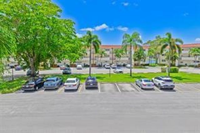 9511 N Hollybrook Lake Dr 207, Pembroke Pines, FL 33025