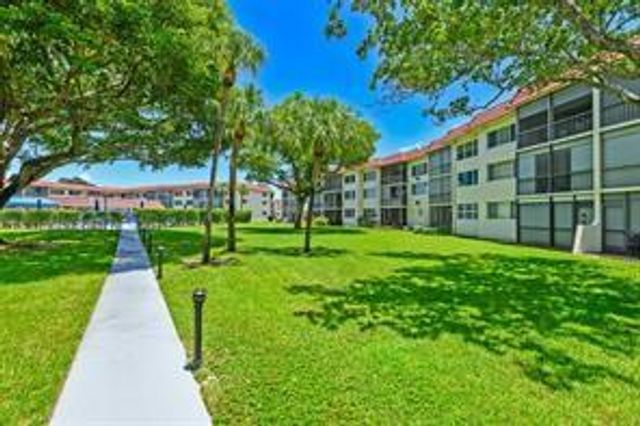 9511 N Hollybrook Lake Dr 207, Pembroke Pines, FL 33025