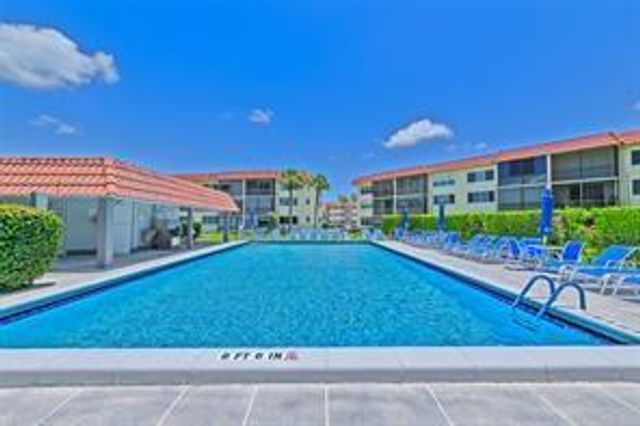 9511 N Hollybrook Lake Dr 207, Pembroke Pines, FL 33025