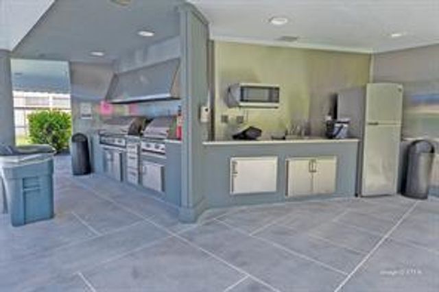 9511 N Hollybrook Lake Dr 207, Pembroke Pines, FL 33025