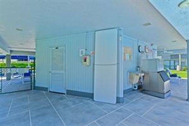 9511 N Hollybrook Lake Dr 207, Pembroke Pines, FL 33025