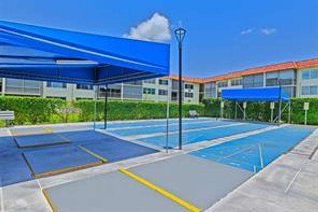 9511 N Hollybrook Lake Dr 207, Pembroke Pines, FL 33025