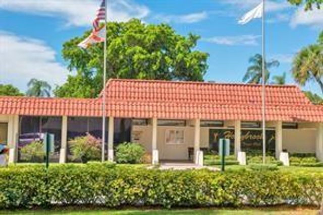 9511 N Hollybrook Lake Dr 207, Pembroke Pines, FL 33025