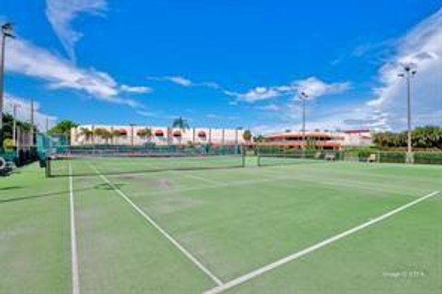 9511 N Hollybrook Lake Dr 207, Pembroke Pines, FL 33025