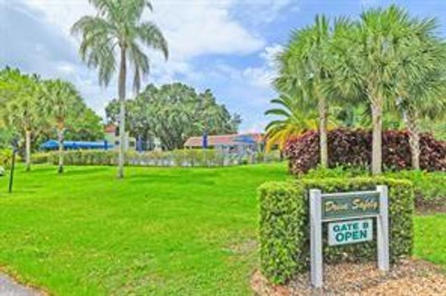 9511 N Hollybrook Lake Dr 207, Pembroke Pines, FL 33025