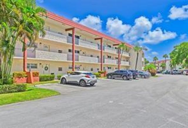 9511 N Hollybrook Lake Dr 207, Pembroke Pines, FL 33025