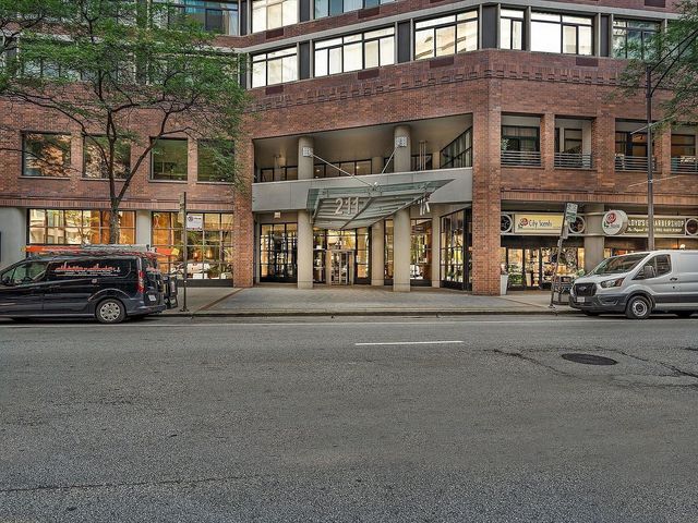 211 E Ohio Street 307, Chicago, IL 60611