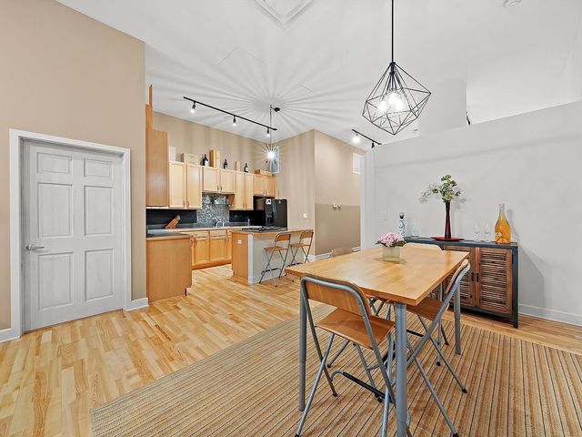 211 E Ohio Street 307, Chicago, IL 60611