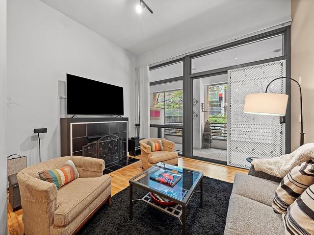 211 E Ohio Street 307, Chicago, IL 60611