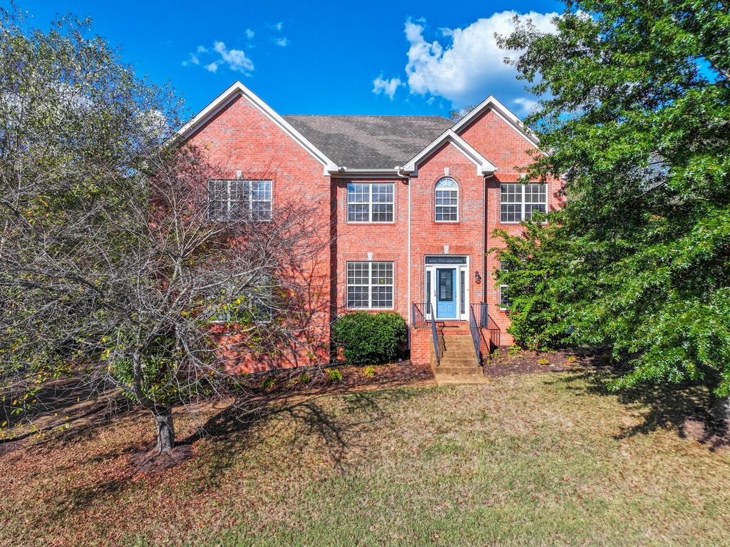 215 Crooked Creek Ln, Hendersonville, TN 37075