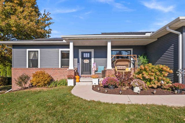 3103 Fox Creek Road, Bloomington, IL 61705