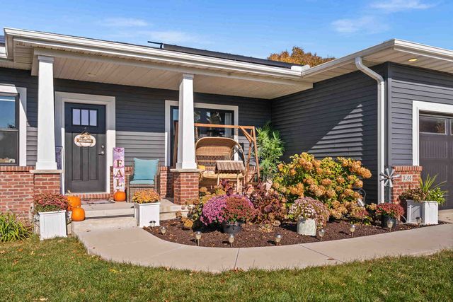 3103 Fox Creek Road, Bloomington, IL 61705