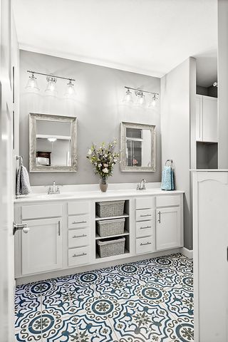 3103 Fox Creek Road, Bloomington, IL 61705