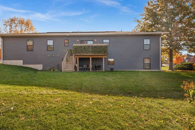 3103 Fox Creek Road, Bloomington, IL 61705