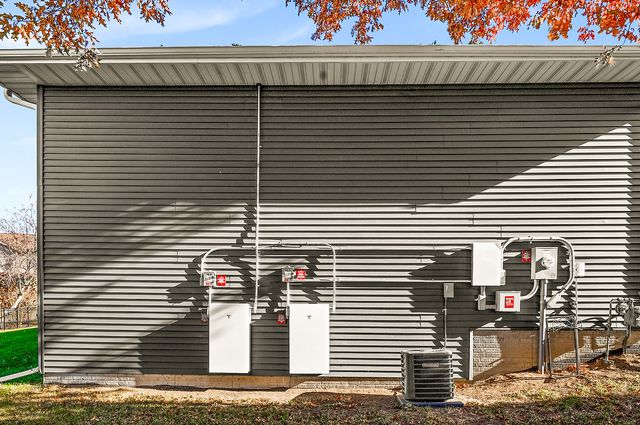 3103 Fox Creek Road, Bloomington, IL 61705