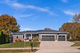 3103 Fox Creek Road, Bloomington, IL 61705