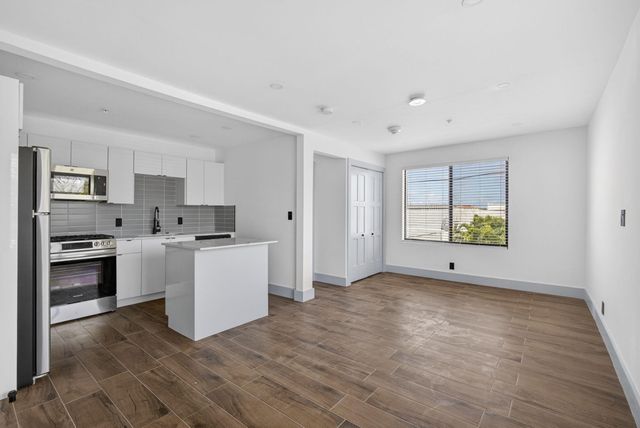 2032 N Dixie Highway 6, West Palm Beach, FL 33407