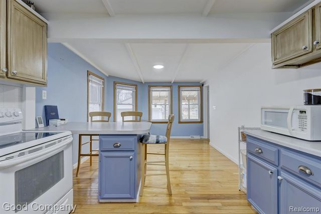 29329 Tawas Street, Madison Heights, MI 48071