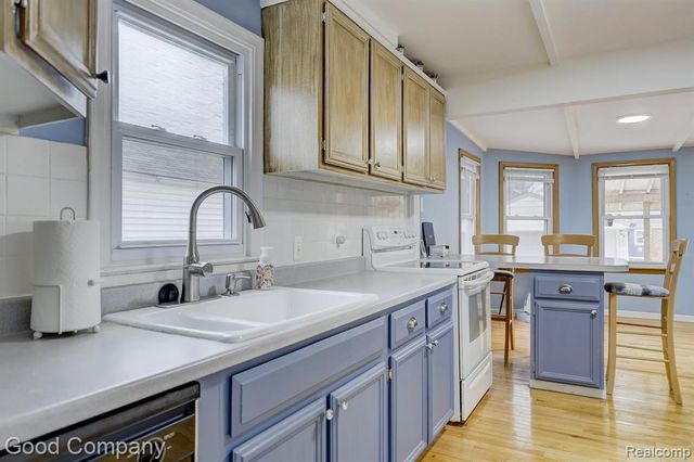 29329 Tawas Street, Madison Heights, MI 48071