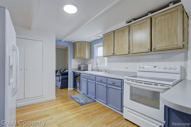 29329 Tawas Street, Madison Heights, MI 48071