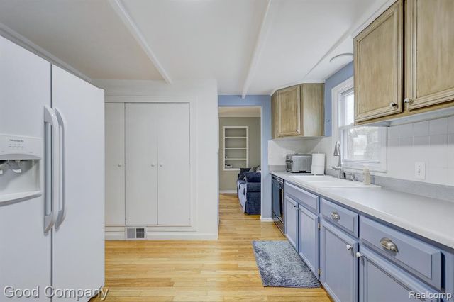 29329 Tawas Street, Madison Heights, MI 48071