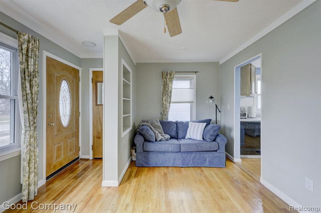 29329 Tawas Street, Madison Heights, MI 48071