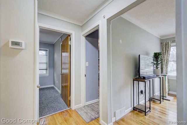 29329 Tawas Street, Madison Heights, MI 48071