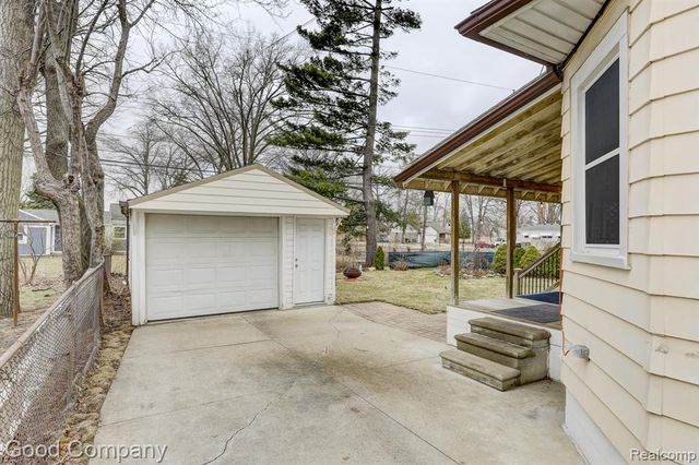 29329 Tawas Street, Madison Heights, MI 48071
