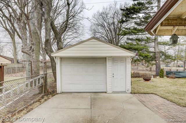 29329 Tawas Street, Madison Heights, MI 48071