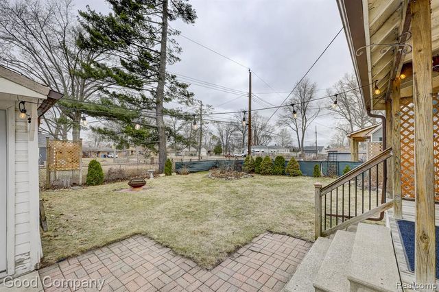 29329 Tawas Street, Madison Heights, MI 48071