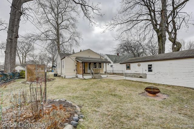 29329 Tawas Street, Madison Heights, MI 48071