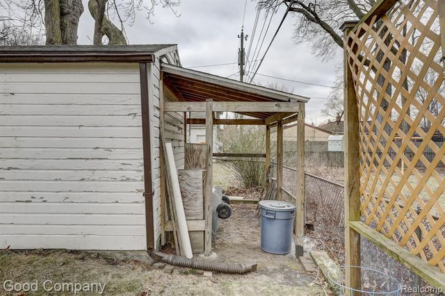 29329 Tawas Street, Madison Heights, MI 48071