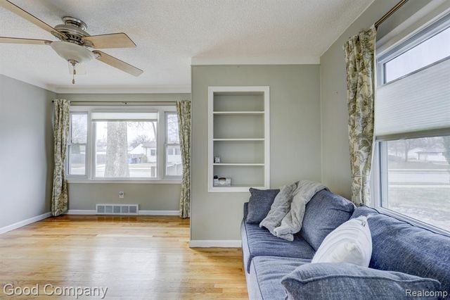 29329 Tawas Street, Madison Heights, MI 48071