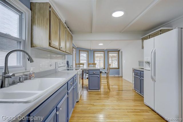 29329 Tawas Street, Madison Heights, MI 48071