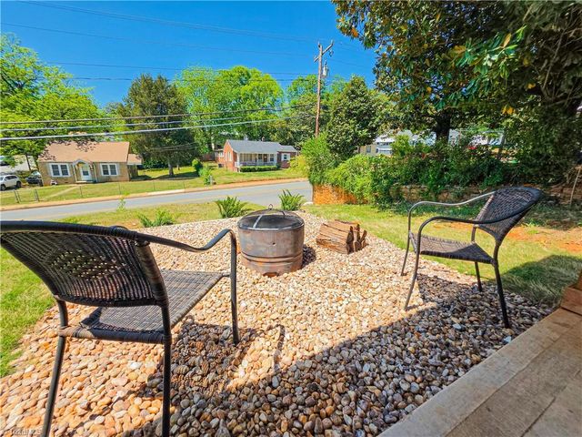 1011 Thurmond Street, Winston-salem, NC 27105