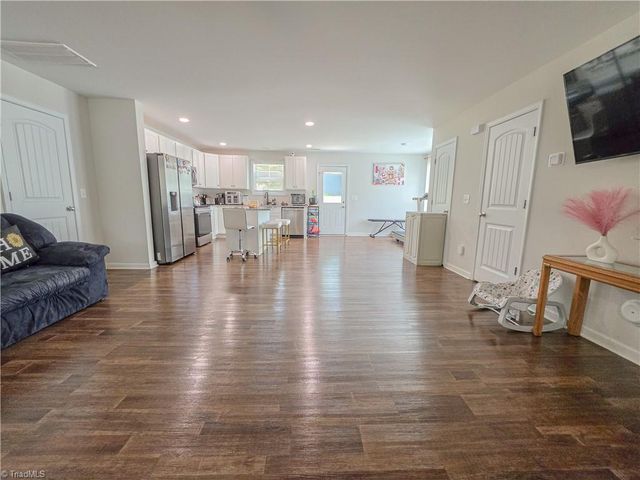 1011 Thurmond Street, Winston-salem, NC 27105