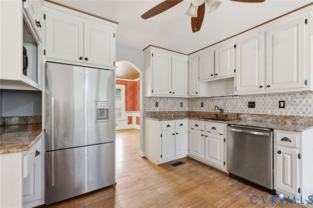 2450 Hillstream Dr, Rockville, VA 23146