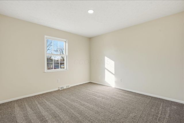 11774 Kennington Square E, Pickerington, OH 43147