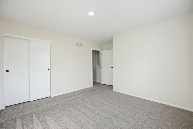 11774 Kennington Square E, Pickerington, OH 43147