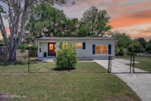 401 SKATE Road, Atlantic Beach, FL 32233