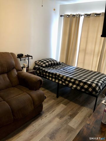 92 Hamden Avenue APT 1, Waterbury, CT 06704