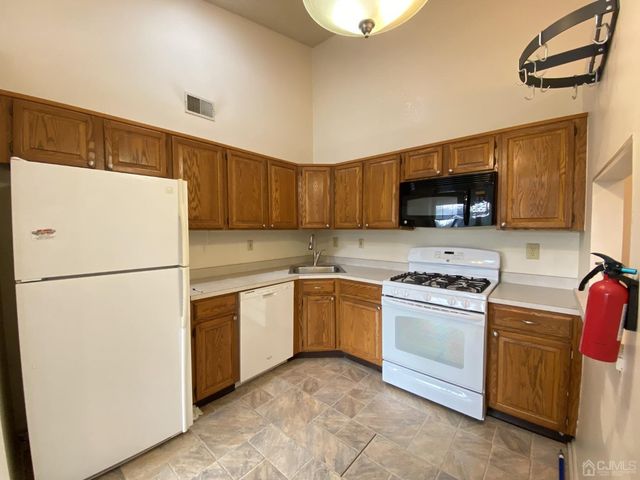 31 Dartmouth Way, North Brunswick, NJ 08901