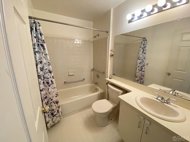31 Dartmouth Way, North Brunswick, NJ 08901