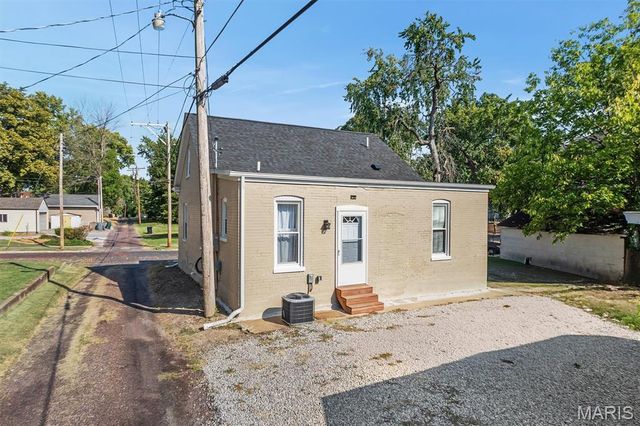 109 N Oak Street, Belleville, IL 62220