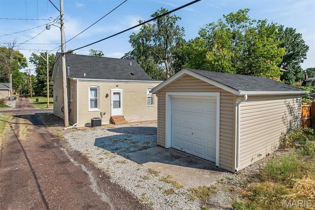 109 N Oak Street, Belleville, IL 62220