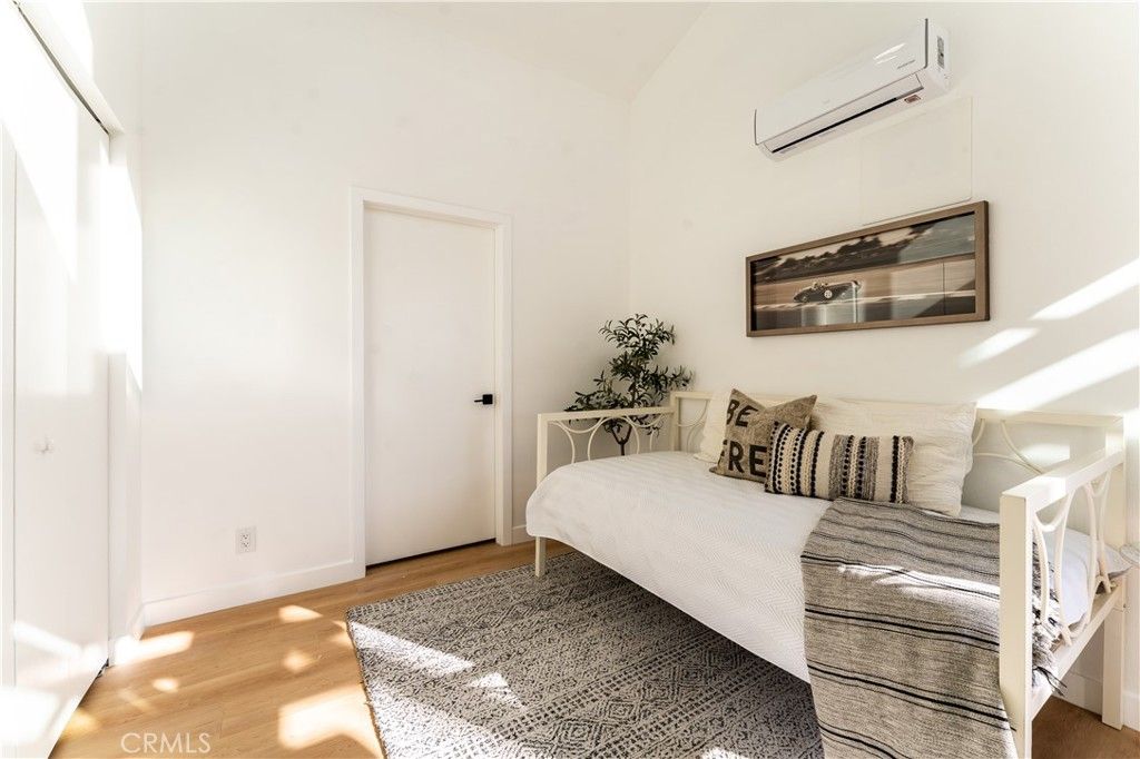 Image 14 of property listing at 16124 San Fernando Mission Blvd, Granada Hills, CA 91344