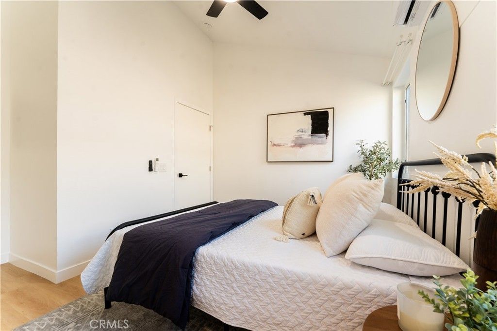 Image 18 of property listing at 16124 San Fernando Mission Blvd, Granada Hills, CA 91344