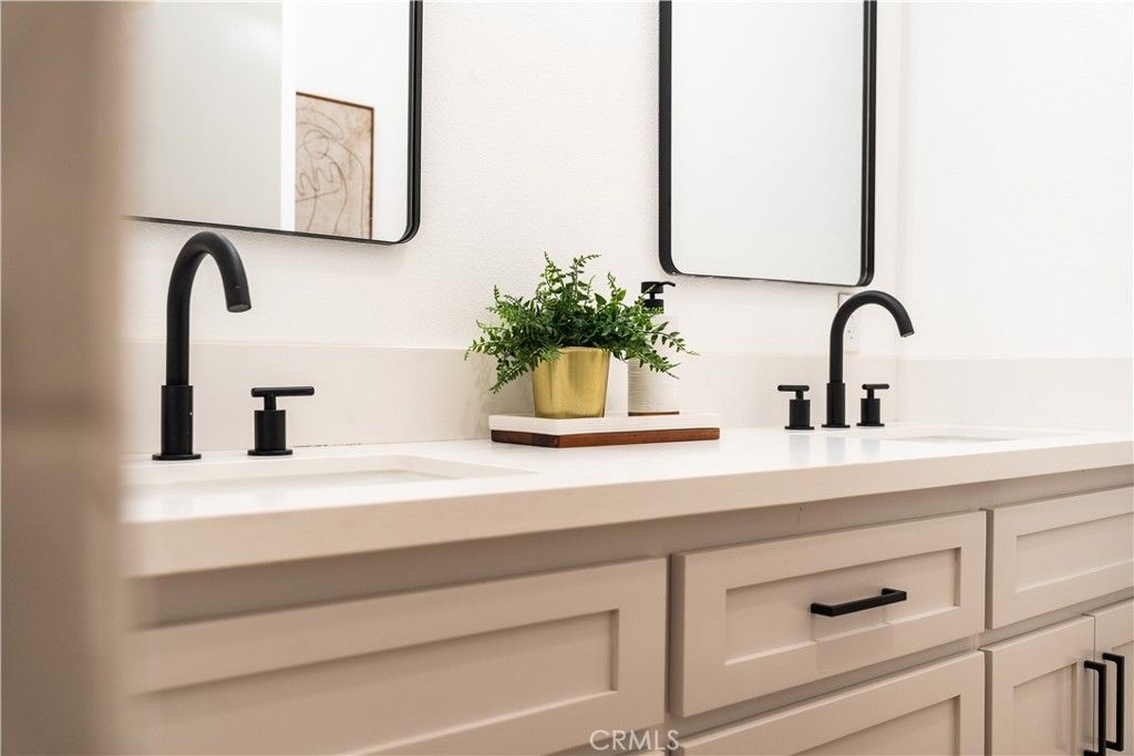 Image 21 of property listing at 16124 San Fernando Mission Blvd, Granada Hills, CA 91344