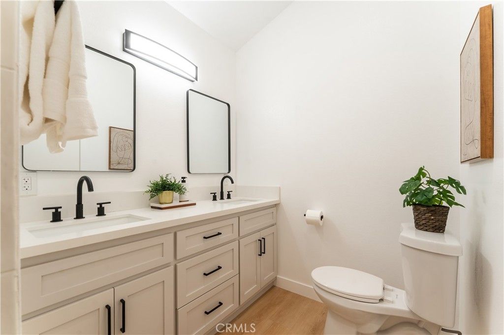 Image 22 of property listing at 16124 San Fernando Mission Blvd, Granada Hills, CA 91344