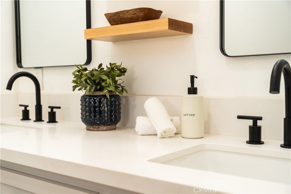 Image 25 of property listing at 16124 San Fernando Mission Blvd, Granada Hills, CA 91344